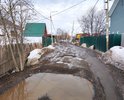 Дорога по ул. Окольная в г.о. Балашихе отсутствует. К тому же созданы незаконные преграды в виде насыпи (чтоб не ездили машины от владельцев близлежащих домов) на отрезке дороги от ул. Окольная, 15А до ул. Окольная, д.21А. Как решение предлагаем отремонтировать всю дорогу по ул. Окольной и поставить шлагбаум около ул. Окольная, д.15А