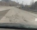 Автомобильный мост в городе Жигулевск, проходящий над автотрассой м -5, требуется капитальный ремонт асфальтного покрытия. Ежегодно латают ямы, а толку ноль. Просьба обратите внимание. Ездить невозможно.