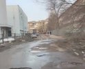 Дорога к школе 163 от 22 партсъезда как после бомбежки - одни ямы