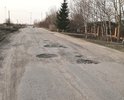 Дорога местами через каждые 20-25 метров находится в разбитом состоянии, невозможно нормально проехать, ямы большие и объехать их очень сложно.