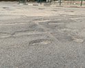 Дорога в отвратительном состоянии. Выполненный локальный ремонт ям( теперь бугры огромные) не изменил состояния дорожного полотна. Видимо дорожные строители не знакомы с технологией укладки асфальта и его выравнивания.