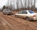 В межсезонье этот участок не преодолеть без трактора. Из Питера на седане приходиться объезжать через Череповец, а это на 400 км. дальше. С каждым годом всё хуже и хуже.