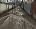Добрый день! Убедительно просим помочь в решении проблемы с дорогой, находящейся по адресу: г. Балашиха, мкрн Салтыковка, ул Ковровская, 17 (пожарный проезд). На протяжении нескольких лет, а именно с 2015 года, обращаемся в администрацию по решению этого вопроса.  Пожарный проезд от ул. Рудневой до ул. Ковровской не включен в перечень муниципальных автодорог, тротуаров и объектов дорожного хозяйства городского округа Балашиха. По адресу ул. Ковровская, 17 (пожарный проезд) проживает инвалид 1 группы, ветеран ВОВ, который может передвигаться ТОЛЬКО на инвалидном кресле, а "дорога" не дает возможности использовать кресло-каталку, тк ямы и выбоины  с грязью представляют собой полосу препятствия. Также, пожарный проезд не отмечен на картах и навигаторах.