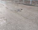Между домами 5 и 6 провалился асфальт.