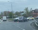 Съезд с моста через Ленинградское шоссе в сторону улицы 2-я Подрезковская. Аварии через день. Очень плохая видимость во все стороны