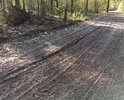 Отсутствует твердое покрытие на дороге ведущей к СНТ "ЛЭП" Наро-Фоминсого района Московской области. Ямы, колеи. После дождя проезд к СНТ практически не возможен.