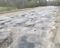 А это дорога идет вдоль русской реки Волга и соединяет Дмитровский район Московской области и Тверскую область уже. Тоже в определенном смысле ЗОЛОТОЕ КОЛЬЦО РОССИИ. Неоднократно обращался к Тверскому областному руководству ... реагировали, "передаем информацию в дорожную службу" - воз и ныне там :)).  Ночью два колеса на выброс. Печальное зрелище. Московская область - идеально, Тверская область "как после бомбежки". Может деньги из Москвы начать перекидывать соседним областям ??? В качестве помощи ??? Сами явно не справляются !!!
