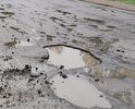 От поворота на лужки в сторону озерков дорога с ямами