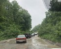 Дорога вся разбита. Торчит арматура из ям. Каждый год на деньги жителей ее ремонтируют и каждый год ее разбивают (грузовики в щебнем для аэропорта, бензовозы с базы Транснефти и т.п.). 
Дорога не ремонтировалась более 20 лет. Дорога используется жителями близлежащих деревень. 
Домодедовский район ссылается, что дорога не на районном балансе.