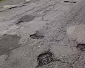 Новооскольский р-н в с.Шараповка убитая дорога.Требует капитальный ремонт и освещение.