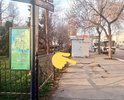 кто спроектировал полосу препятствий на остановке Сквер Высоцкого в виде знака, мусорок и ямы-провала после демонтажа сигаретного ларька?