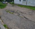 Этот участок никогда не ремонтировался, отсутствует асфальт. На участке камни, неровности, куски асфальта, оставленные при недавнем ремонте Московской ул. 

Просим, никакого песка и асфальтной крошки. Никаких временных мер. Организуйте укладку асфальта, все-таки это переход с оживленной улицы во дворы к 9 многоквартирным домам, по этой дороге дети ходят в 1 школу со всего района, в скором времени люди станут переходить дорогу через этот участок к новому ТЦ на Московской, 30 и проходимость еще больше возрастет.

Просим, не оставляйте пустот без асфальта, соедините полностью проезжую часть, асфальт у м. "Мирастрой", тротуар (виден на фото) и переход во двор к подъездам Московской, 11.
