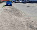 По ул. Новая убитая дорога, проехать 2м автомобилям сложно.Летит гравий из под колес и много пыли,от проезжающих автомобилей.Так же требуется освещение и нормальный тротуар, чтоб можно было с коляской проехать или на самокате.