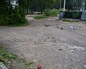 Дорога ведет к 1 школе и к индустриальному техникуму, по которой ходят школьники и студенты, при этом она никогда не ремонтировалась. Это путь к 9 многоквартирным домам. Разрушен асфальт, на некоторых участках, например, между магазинами "Миф" и "Мирастрой", асфальта до сих пор нет не смотря на то, что это прямой путь к 1 школе. В августе 2020 года перед магазинами "Миф" и "Мирастрой" организовали укладку асфальтового покрытия, но между ними почему-то оставили пространство, не асфальтировав его (первое фото)