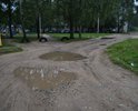 Дорога ведет к 1 школе и к индустриальному техникуму, по которой ходят школьники и студенты, при этом она никогда не ремонтировалась. Это путь к 9 многоквартирным домам. Разрушен асфальт, на некоторых участках, например, между магазинами "Миф" и "Мирастрой", асфальта до сих пор нет не смотря на то, что это прямой путь к 1 школе. В августе 2020 года перед магазинами "Миф" и "Мирастрой" организовали укладку асфальтового покрытия, но между ними почему-то оставили пространство, не асфальтировав его (первое фото)