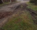 Трактовая улица грунтовка, много грязи. Является лицевой улицей поселка вдоль которой расположена региональная дорога Улан-удэ-Турунтаево-Баргузин. В период дождей раскисает полностью. Вид неприглядный. Как правило жители отсыпают ее сами кто чем может. Неблагоустроена полностью. Есть смысл подумать сделать широкий мостик на улицу механизаторов через региональную дорогу в том числе для перегона животных и гусеничной техники. Требует конструктивного решения сложного.В ресурсном центре республики Бурятия на сайте Управляем вместе все улицы по Турунтаево размещены полностью требующие ремонта.