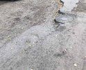 Жалоба. 17 сентября 2021 года мной обнаружена ямы. Эти повреждения опасны для пешеходов и водителей. Рядом располагается православная гимназия им. Серафима Саровского. Ездить и ходить невозможно. Прошу устранить повреждения.