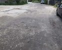 Жалоба. 17 сентября 2021 года мной обнаружена ямы. Эти повреждения опасны для пешеходов и водителей. Рядом располагается православная гимназия им. Серафима Саровского. Ездить и ходить невозможно. Прошу устранить повреждения.