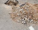 На пересечении улиц Стара-Загора и Санфировой (угол дома Санфировой 99) уже около месяца вырыта яма на пешеходном тратуаре.