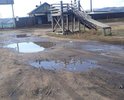 Улица Полевая есть грунтовая подушка но не делалась с 80-ых годов требует отсыпки песчано-гравийной смесью или дробленкой. На первоначальном этапе. Половина участка на глине и вообще нет подушки из гравия и дробленки в дождливый период сплошная грязь. Нет асфальта. Есть участки старого асфальта положенного еще в 70-е годы колхозом.
