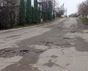 Дорога в ужасном состоянии. Администрация города отказывается производить ямочный ремонт.