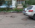 После одной из аварий около люка провалился асфальт. Кто за это ответственен? Губанова, 18 / Губанова, 20