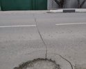 Разбитый люк по улице.Тротуар местами *поплыл* на инвалидной коляске не проехать.Так же местами, не горят фонари.