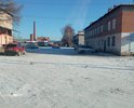 Улица Спортивная. Грунт гравий и песок с галькой. Есть выбоины, неровности. Нет дорожного покрытия. Или асафльтированное что гораздо дороже или укладка бетонных плит что будет дешевле так как завод ЖБК конструкций в 56 км ближайший. Попутным транспортом сэкномит затрат на 35% по транспортным расходам. Кроме того не надо будет асфальтоукладчик. Общественная остановка у здания Сбербанка необходимо сделать не где ставить авто. Так как адмнистративных зданий рядом много очень. Не требует больших вложений и с точки зрения асфальтирования. Не делалась с 70-ых годов.