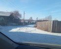 Улица Коммунальная. В самом центре поселения не делалась никогда на 5% был асфальт в 70-ых годах но уже рассыпался полностью. Грунт супесь. Плэтому для удобства строительной техники из-за узости улочек удобнее будет укладка плитами и дешевле тоже. Рядом находится Администрация города. Половина сделали полотно не хватает средств. Нет знаков уступи дорогу. ПРи выезде на региональную дорогу. Примыкает к региональной дороге. Асфальта нет.Есть ухабы и неровности. В дожди скапливается влага необходима ливневка есть место куда провести ливневку.