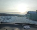 Улица не имеет покрытия асфальтового после дождей быстро разбивается что приводит к заболачиванию так как улица на болтистой почве. В 2021 году с моей поруки ОНФ адмнистрация частично отсыпала дамбу и немного улицу полотно дороги но не хватает на укладку плит. Плиты лучше всего так как будет быстрее и дешевле кроме того грунт смешанный население неоднократно ее засыпало тем что было под рукой. Но в основном песок и гравий. Красивое место примыкает к региональной трассе могут заезжать туристы. Перексток сделан с регионалкой. Нет знака уступи дорогу. Ямы ухабы черновой вариант на что хватило средств.