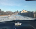 Новая дорога с помощью оптимизации бюджета при консультации и настоянии ОНФ Района сделана в 2021 году. Но сделан черновой вариант. Грунт старые отходы с региональной дороги проходящей мимо и в данный момент строящейся. Необходима на следующий год укладка бетонными плитами. Знаков нет. Под полотном глина и дерн. Сделана в 2021 году поэтому рытвины и ухабы и ямы.