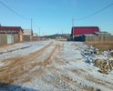 Дорога нужна новая полностью нужная новая так как нет проезда к новостройкам. Сейчас натаптывается жителями своими силами. Вдоль идет старая мелиоративная канава поэтому нужна с другой стороны. Желательно уложить бетонными плитами. Знаков нет. Грунт песок и глина. Частично сделан при консультациях ОНФ черновой варианта полотна, но средств не хватает местному бюджету. Часть новостроек находит оч далеко от нового полотна дороги. Ямы и рытвины. В дожди раскисает полностью.