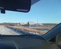 Дорога нужна новая полностью нужная новая так как нет проезда к новостройкам. Сейчас натаптывается жителями своими силами. Вдоль идет старая мелиоративная канава поэтому нужна с другой стороны. Желательно уложить бетонными плитами. Знаков нет. Грунт песок и глина. Частично сделан при консультациях ОНФ черновой варианта полотна, но средств не хватает местному бюджету. Часть новостроек находит оч далеко от нового полотна дороги. Ямы и рытвины. В дожди раскисает полностью.