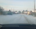 Новая улица сделали чернойовй вариант при передаче просьба населения через ОНФ Района не хватает средств на то чтобы уложить бетонными плитами так как грунт песок и глина. Сделана была в 2021 году путем оптимизации размещения свободного грунта от ремонта региональной дороги. Сквозная улица к местам отдыха и покосам. Является спальным Районом. Знаков нет. Ямы и ухабы после дождей. Проходит по болотистому участку поэтому после ремонта быстро приходит в негодность. Средств на стыпку крепкой подушки не хватает.