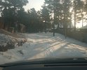 Дорога из песка по пригоркам нет асфальтового покрытий очень узкая среди лесного массива уместнее сделать из бетонных плит. Ямы, колдобины. Нехватка финанасирования. Извилистая. Знаков нет. Необходима ливневка. Планируется проведени водопровода поэтому бетонные плиты лучше всего при ремонте без уничтожения асфальтового покрытия будет. Новостройки. Только грейдировалась в 2021 году.