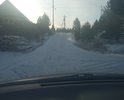 Дорога сквозная. Грунт песок. Уместнее сделать из бетонных плит так как планируется проводка трубопровода поэтому будет легче потом ремонтировать и не повреждать покрытие. Знаков нет. Не делается толком. Необходима ливневка. Относительно ровная 50% остальное ведет на горку песчанную. Бетонные плиты проще всего.