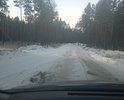 Муниципальная дорога на общественный полигон по накоплению мусора ТБО. ОТгрейдировано в 2021 году нет покрытия. Грунт суглинок и глина. ПОэтому дорогу быстро разбивает появляются ямы и непролазная грязь. Целессобразно покрыть бетонными плитами и не тратить бюджет много раз на ремонт постоянный. Знаков нет. Проходит через лесной массив. Используется общественным транспортом по вывозу мусора. Ямы есть и рельеф идет вдоль горок. Невыровнена. Необходима местами ливневка. Обочины сделаны но их быстро заполняет водой. Ширина около 2, 5 метров.