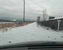 Новая улица нет пока названия стоит 2 жилых дома. Новостройка. На берегу реки. Старое болото. Отсыпана адмнистрацией в 2021 году. Но необходимо полотно в будующем можно сделать сквозной проезд на мост для разгрузки центральной трассы. Является объездной хозяйственной идет вокруг ДРСУ. Необходимо покрытие. Знаков нет. Ливневка необходима. Средств не хватает.