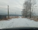 Новая улица нет пока названия стоит 2 жилых дома. Новостройка. На берегу реки. Старое болото. Отсыпана адмнистрацией в 2021 году. Но необходимо полотно в будующем можно сделать сквозной проезд на мост для разгрузки центральной трассы. Является объездной хозяйственной идет вокруг ДРСУ. Необходимо покрытие. Знаков нет. Ливневка необходима. Средств не хватает.