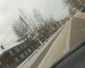 Необходимы 2 парковки. Так как во время часа пик машин больше чем парковочных мест. В указанном месте есть место свободное под парковки учитывая что мешают столбы линии электропередач их можно обвести просто. Место достаточно. Грунт гравий и галька. Для реализации недолго. Письмо в Администрацию адресовано. Многочисленные жалобы жителей, что нет места куда поставить авто для посещения Дома Быта и магазинов рядом. Рядом строится супермаркет Титан, стоит Школа. Здание Районного суда и административные здания. РОВД. Соцзащита. Место стоянки такси. Здание сельского поселения. Прокуратура. Здание ФСБ. Дорога сама ремонта не требует сделана недавно в 2015 году. Проезд к Дому Быта загромождён барьерами для пешеходов. И пешеходной дорожкой. Данное место наиболее подходит для парковки. Одну из которых можно будет переоборудовать в бедующем под автобусную остановку. Раньше там всегда останавливался школьный автобус. Так как население растет и количество авто тоже будут очень необходимы. Знаки все есть. Средств недостаточно. Ливневки не надо самотеком, вода уходит по скату дороги к реке.