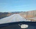Дорога благодаря совместным усилиям ОНФ отсыпана в том числе изза жалоб жителей черновой вариант полотна сделан. Средств не хватает на укладку бетонными плитами. Знаков нет. Ливневка необязательна. Грунт глина и песок. Дорогу быстро разобьет из-за дождей. Узкая но для внутреннего сквозного проезда к улице Полевой будет нормально. Сквозная на улицу Заозерная. Проходит по старому болоту осушенному. Поэтому плиты уместнее будут. Раньше не делалалась никогда. Новостройки.