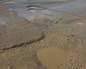 Дорога с бетонным покрытием на Песчаную балку, в силу плохого состояния, эксплуатация которой должна быть запрещена (см. ниже из ответа администрации г. Феодосии).
Просим администрацию г. Феодосии установить 2 остановочных пункта (автобусные остановки) на съезде с дороги 35 ОП Р3 35А-001 Феодосия – Керчь на Песчаную балку по бетонке, сделать ямочный ремонт дороги на Песчаную балку. Кроме того, принять на баланс эту дорогу и внести ее в перечни улиц пгт Приморский и в соответствующие программы по улучшению автобусного обслуживания и содержания автомобильных дорог.
Правление ТСН Парус обратилось в администрацию муниципального образования г. Феодосия о создании муниципального автобусного маршрута регулярного сообщения между ТСН Парус и пгт Приморский (длина заезда по дороге на песчаную балку около 2 км) и внесении его в Реестр муниципальных автобусных маршрутов регулярного сообщения на территории муниципального образования г. Феодосия. В ответе администрация г. Феодосии предлагает пользоваться автобусом, который движется по автомобильной дороге 35 ОП Р3 35А-001 Феодосия – Керчь, на которой возле съезда на ТСН Парус по Песчаной балке не установлены автобусные остановки - остановочные пункты. Кроме того, в ответе нам сообщили, что Бетонка не стоит на балансе муниципалитета. ТСН Парус направил второе письмо с просьбой разместить остановочные пункты и взять Бетонку на баланс. Получили ответ о направлении письма ГУП РК «Служба автомобильных дорог Республики Крым» в целях оказания содействия по вопросу оборудования остановочных пунктов для проезда членов ТСН «Парус», кроме того, нам сообщили, что транспортно-эксплуатационное состояние участка автомобильной дороги от автомобильной дороги общего пользования регионального значения 35 ОП Р3 35А-001Феодосия – Керчь до СНТ "Нептун" (ниже ТСН Парус) не соответствует требованиям технических регламентов и установленным требованиям ГОСТ РФ в части обеспечения безопасности дорожного движения, а эксплуатация подвижного состава по дорогам, транспортно-эксплуатационное состояние которых не соответствует требованиям технических регламентов и установленным требованиям ГОСТ РФ, запрещена. Приведены прямые выдержки из писем. В летнее время по бетонке на Песчаную Балку (пляж на берегу Черного моря) едут сотни легковых и грузовых автомобилей и идут сотни людей (тротуар, в том числе велосипедные дорожки отсутствуют).