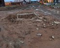 Улица Рабочая. Дублирующая главную дорогу региональную вдоль побережья. Является сквозной улицей в поселении турка. Покрытия нет. В 2021 году проложили водопровод поэтому укладка бетонными дорожными плитами будет уместной при ремнте инженерных сетей будет оптимально для поселения. Не нужно будет делать затраты на укладку асфальтом. Знаки не все. Бетонные колодцы вдпопровода не долеланы до конца. Необходима левневка и водоотоводы. Покрытия не было никогда. Разбита после строительства системы водопровода сильно. Грунт песок. Подушка дорожная песок. И суглинок.