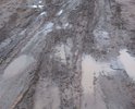 Улица Рабочая. Дублирующая главную дорогу региональную вдоль побережья. Является сквозной улицей в поселении турка. Покрытия нет. В 2021 году проложили водопровод поэтому укладка бетонными дорожными плитами будет уместной при ремнте инженерных сетей будет оптимально для поселения. Не нужно будет делать затраты на укладку асфальтом. Знаки не все. Бетонные колодцы вдпопровода не долеланы до конца. Необходима левневка и водоотоводы. Покрытия не было никогда. Разбита после строительства системы водопровода сильно. Грунт песок. Подушка дорожная песок. И суглинок.