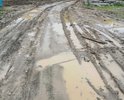 Улица Рабочая. Дублирующая главную дорогу региональную вдоль побережья. Является сквозной улицей в поселении турка. Покрытия нет. В 2021 году проложили водопровод поэтому укладка бетонными дорожными плитами будет уместной при ремнте инженерных сетей будет оптимально для поселения. Не нужно будет делать затраты на укладку асфальтом. Знаки не все. Бетонные колодцы вдпопровода не долеланы до конца. Необходима левневка и водоотоводы. Покрытия не было никогда. Разбита после строительства системы водопровода сильно. Грунт песок. Подушка дорожная песок. И суглинок.
