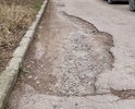 Живу в этом дворе с 1985 года и ни разу не видела никакого ремонта, даже латочного(( дыры увеличиваются и расползаются(( впечатление, что этот двор так и не перешел вместе с Крымом в Россию, к сожалению..Хотя в прошлом году во всех соседних дворах все переделали и красиво укатали в асфальт, почему нельзя было сделать все сразу, пока была вся дорожная техника в наличии??