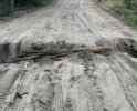 Дорога на Золотой Ключ грунт песок, гравий местами, супесь. Размывалась в 2021 году. Знаков нет. На горках необходима ливневка. Не делалась никогда. Покрытия не было никогда. Служит для вывоза леса, Завоза туристов и охотников. Средств недостаточно для ремонта. На карте проведена потимизация дороги.