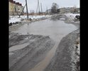 По этому участку дороги нормально можно пройти только летом в сухую погоду. Осенью, весной и летом в дождь лужи на всю дорогу, грязь и ямы, зимой дорога узкая. Тротуары отсутствуют, детям в школу и взрослым ходить не безопасно. Новые дома построили, следом большой частный сектор, а дороги нормальной нет. Хотя пару лет назад, когда укладывали асфальт и делали тротуар по ул.Колногорова (от ул.Розы Люксембург до ул.Толмачева), в планах было до конца улицы Колногорова асфальт положить и сделать тротуар. Но до сих пор ничего не сделано.