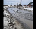 По этому участку дороги нормально можно пройти только летом в сухую погоду. Осенью, весной и летом в дождь лужи на всю дорогу, грязь и ямы, зимой дорога узкая. Тротуары отсутствуют, детям в школу и взрослым ходить не безопасно. Новые дома построили, следом большой частный сектор, а дороги нормальной нет. Хотя пару лет назад, когда укладывали асфальт и делали тротуар по ул.Колногорова (от ул.Розы Люксембург до ул.Толмачева), в планах было до конца улицы Колногорова асфальт положить и сделать тротуар. Но до сих пор ничего не сделано.