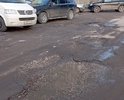 Дорога в ямах. Нет освещения Нет пешеходной дороги. Рядом находится СК Молодежный, ходит много детей